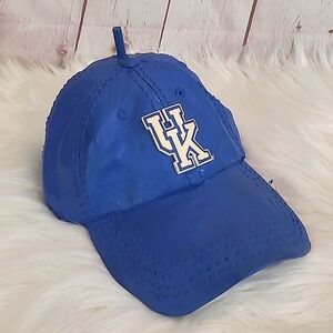 UK University of Kentucky Wildcats Cats Realistic Wall Hanger Resin Cap Hat Logo